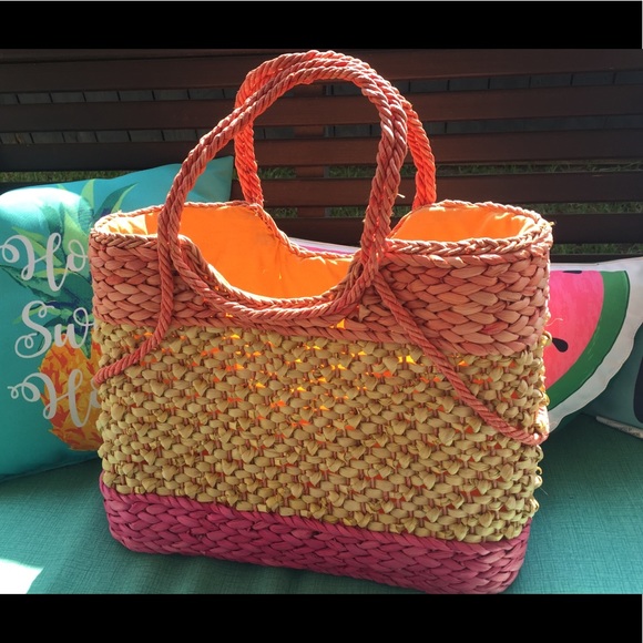 Old Navy Handbags - Old Navy straw tote